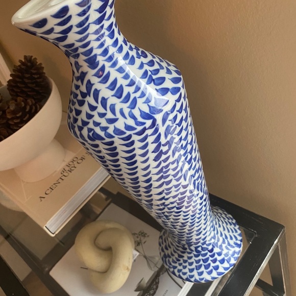 Three Hands Corp ceramic blue and white vase - Picture 1 of 6